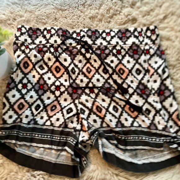 LOFT Patterned Shorts – Size 4, Comfy & Stylish - Picture 1 of 3